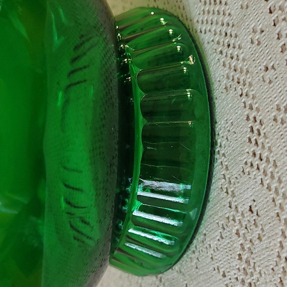 Emerald Green Glass Bowl - Picture 3 of 4